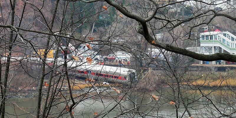 Passenger Train Derails in New York City